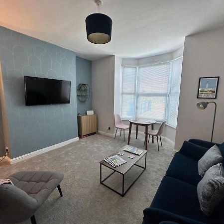Marine View - Dog Friendly Apartment 500Ft From Beach Bridlington Exterior photo