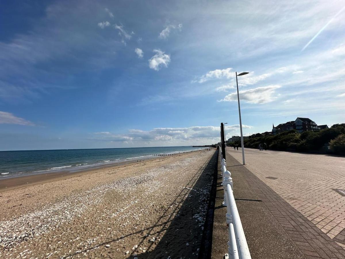 Marine View - Dog Friendly Apartment 500Ft From Beach Bridlington Exterior photo